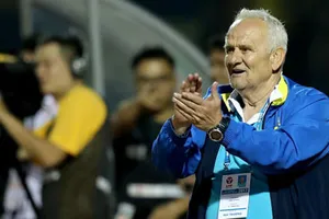 Ở tuổi 75, ông Petrovic là HLV lớn tuổi nhất tại V-League