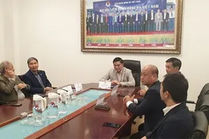 Phó Chủ tịch VFF Trần Anh Tú tham dự buổi khai mạc