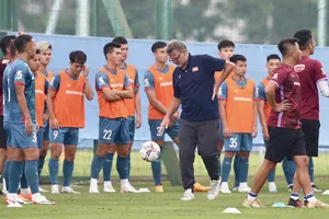 HLV Troussier đang có những phép tính cho vòng loại World Cup 2026 mà mục tiêu đầu tiên là phải vượt qua vòng loại 2