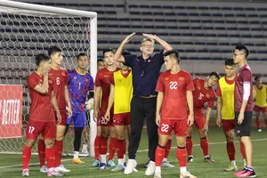 Đội tuyển Việt Nam trên sân tập tối 15-11