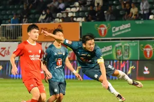 Minh Vương ghi bàn mở tỷ số nhưng không cứu vãn trận thua của HA.GL