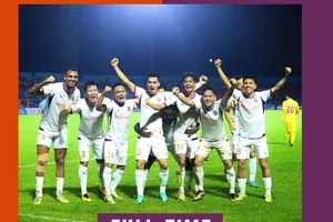 B,Bình Dương "bay" vào tốp 3 sau chiến thắng 2-0 trên sân Nha Trang. 