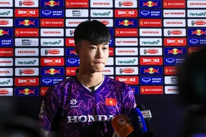 Tiền vệ Văn Trường