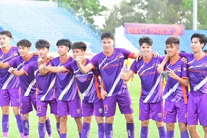 Niềm vui sau bàn thắng mở tỷ số của U19 B.Bình Dương