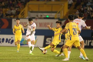 Tiến Linh bùng nổ với cú đúp cho đội chủ nhà. Ảnh: DŨNG PHƯƠNG