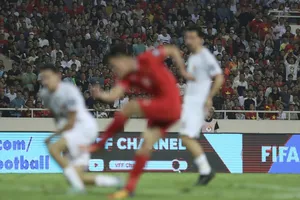 Người hâm mộ thất vọng với màn trình diễn của các cầu thủ Việt Nam trong thời gian qua. Ảnh: ANH KHOA