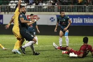 HA.GL cầm bóng và có nhiều cú sút cầu môn hơn, nhưng tiếc là không giành trọn 3 điểm. Ảnh: TRẦN