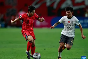 Dù thua Hàn Quốc 0-1, nhưng Trung Quốc may mắn tiếp bước Hàn Quốc đi tiếp do hơn trong đối đầu trực tiếp. Ảnh: Xinhua News 