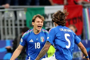 Italia đã có chiến thắng ngược dòng trước Albania trong trận ra quân