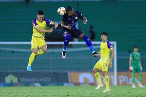 Bình Định chiếm ưu thế trong cuộc đua vị trí Á quân với Hà Nội FC
