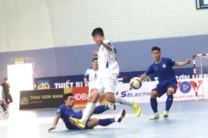 Tân Hiệp Hưng (áo xanh) giành 3 điểm trước Sài Gòn Titans