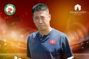 HLV Ngô Việt Trung gia nhập CLB Bình Định