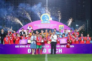 Đội TPHCM I chính thức giành ngôi VĐQG lần thứ 13, đồng thời là lần thứ 6 liên tiếp.