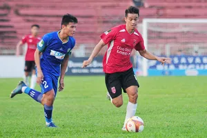 Long An (áo đỏ) và BRVT không rút lui khỏi giải hạng Nhất 2024-2025
