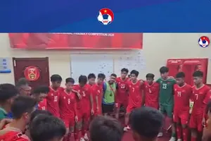 HLV Roland nói gì với các cầu thủ U16 Việt Nam sau trận thắng U16 Uzbekistan?