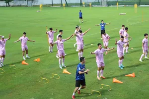 Đội tuyển Việt Nam trên sân tập chiều 8-9. Ảnh: ĐOÀN NHẬT