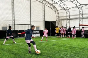 Các cầu thủ tập nhẹ, phục hồi sau trận đấu với FC Viktoria Plzen