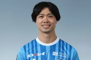 Công Phượng là cầu thủ duy nhất của Việt Nam đến nay thi đấu tại 3 giải VĐQG ở nước ngoài là Bỉ, Nhật Bản và Hàn Quốc.