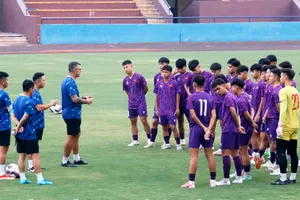 Thầy trò HLV Roland tự tin trước trận ra quân