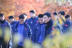 Các thành viên đội tuyển Việt Nam tham quan ngôi cổ tự Bulguksa