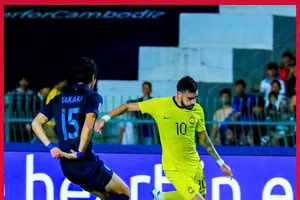 Cuộc so tài bất phân thắng bại giữa Campuchia và Malaysia. Ảnh: AseanFooball