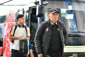 Lãnh đạo và cầu thủ CLB Bình Định ủng hộ HLV Bùi Đoàn Quang Huy, không đồng ý việc xin từ chức của ông.