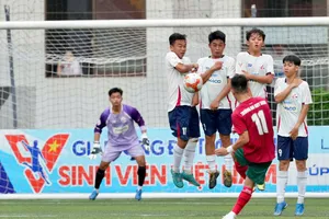 Các trận ở vòng đấu loại trực tiếp diễn ra quyết liệt với màn so tài gay cấn giữa các đội