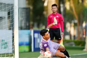 Thủ môn Thatsaphone Xaiyasone đóng vai người hùng của trường Đại học VH-TT-DL Thanh Hóa trong trận bán kết 2. 