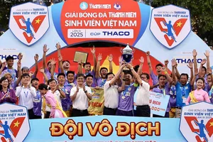 Đội trường ĐH VH-TT-DL Thanh Hóa lần đầu vô địch giải. Ảnh: DŨNG PHƯƠNG