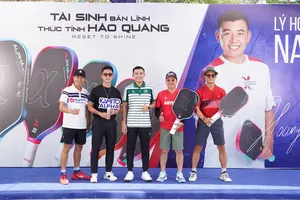 Lý Hoàng Nam cùng cựu tuyển thủ Nguyễn Hồng Sơn, Nghiêm Xuân Tú... tại sự kiện "Reset To Shine" vào sáng 21-3.