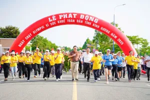 Đông đảo đại biểu lãnh đạo tỉnh Bình Dương cùng lãnh đạo huyện Bàu Bàng tham gia chạy hưởng ứng tại sự kiện