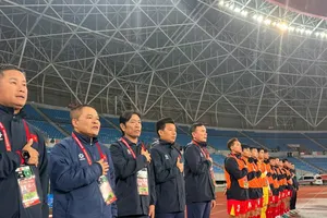 HLV Đinh Hồng Vinh cùng các cộng sự trong BHL đội tuyển U22 Việt Nam tham dự CFA Team China 2025.