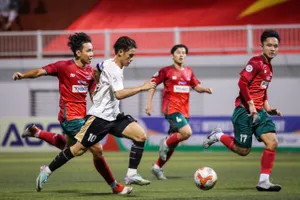 Với lối chơi chặt chẽ, ĐH Lào đã thắng đội chủ nhà ĐH Tôn Đức Thắng ở trận quyết định tấm vé vào bán kết.