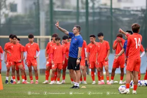 HLV Roland cùng U17 Việt Nam đã có cú chạy đà hoàn hảo qua hai trận thắng U17 Oman.