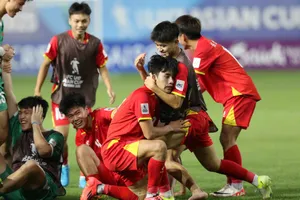 Niềm vui của U17 Việt Nam sau bàn gỡ hòa vào cuối trận. Ảnh: ĐOÀN NHẬT