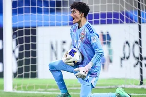 Thủ môn Mohammed Nasser Albastaki tỏa sáng trong trận UAE gặp Australia. Ảnh: AFC