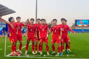 U17 Việt Nam khởi đầu trận đấu rất tốt và có bàn mở tỷ số từ giữa hiệp 1.