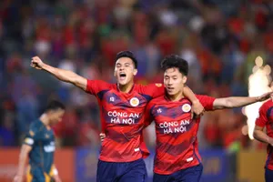 CAHN có trận thắng dễ trước HA.GL. Ảnh: MINH HOÀNG