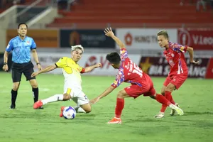 Cao Văn Triền sẽ nghỉ ở trận Hải Phòng - Bình Định do thẻ phạt.