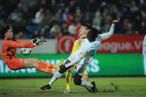 Cuộc so tài ở trận lượt đi trên sân Thiên Trường, Nam Định thắng với tỷ số 2-1.