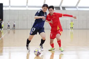 Hai đội tuyển futsal nữ Nhật Bản và Việt Nam gặp nhau trong trận giao hữu trước ngày khai mạc giải.