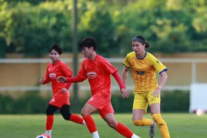 CLB nữ TPHCM có trận tập huấn bổ ích cùng đội tuyển nữ Việt Nam.