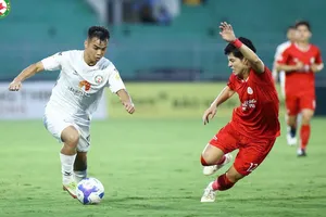 Bình Định và Viettel bất phân thắng bại với tỷ số 2-2.