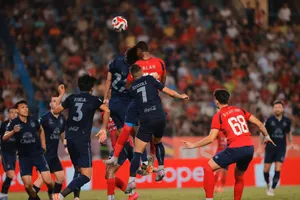 Các cầu thủ Buriram United đã gây nhiều khó khăn cho CAHN trong trận lượt đi trên sân Hàng Đẫy.