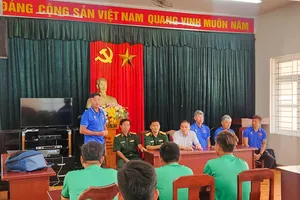 Giảng viên Lê Huỳnh Đức chia sẻ tại lễ bế giảng.