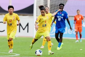 Hồng Nhung có được 1 số tình huống dứt điểm trước khung thành đội chủ nhà, nhưng không quá nguy hiểm.