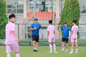 Thầy trò đội tuyển U16 Việt Nam gấp rút chuẩn bị trước khi lên đường sang Trung Quốc tham dự giải tứ hùng quốc tế.