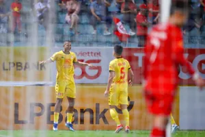 Lucao tỏa sáng với cú đúp bàn thắng cho Hải Phòng. Ảnh: MINH HOÀNG