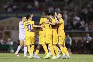 SLNA lên tinh thần sau trận thắng Hà Tĩnh sẽ là trở ngại lớn cho Nam Định ở vòng 24.