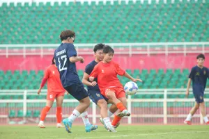 Các cầu thủ U19 nữ Việt Nam có cú chạy đà thuận lợi cho giải U19 nữ Đông Nam Á qua trận thắng CLB Âu Lạc vào chiều 28-5.